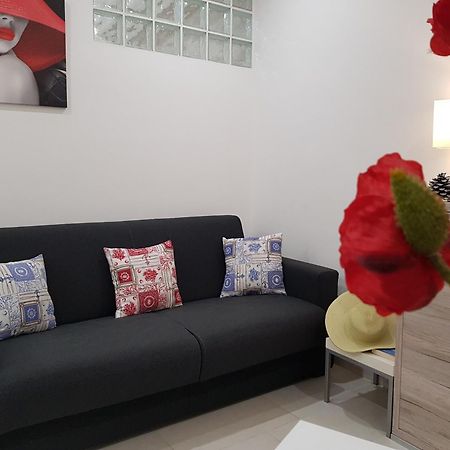 Martin Holiday Apartments Giardini Naxos Rum bild
