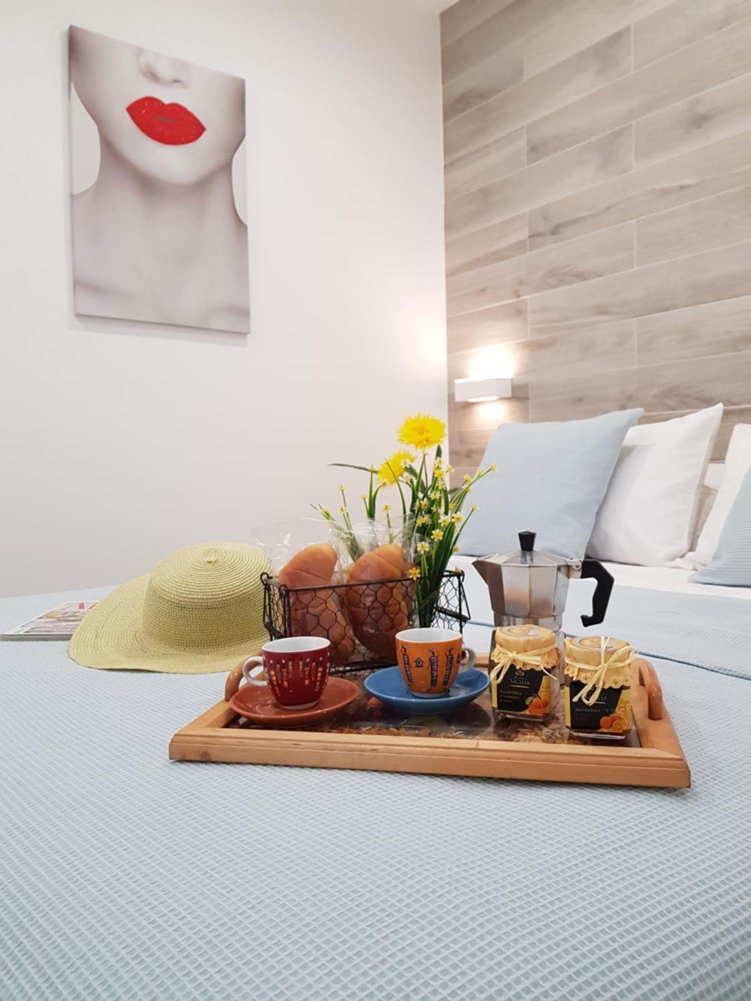 Martin Holiday Apartments Giardini Naxos Rum bild
